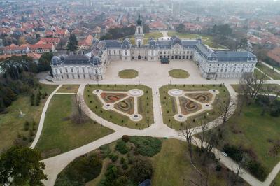 Aerial phooto of Festetics Castle in Keszthely, Hungary.A kastély és környéke madártávlatból. A Festetics-kastély Keszthely kiemelkedő jelentőségű műemléke. Építése még a 18. század közepén kezdődött el, ám csak az 1880-as években, nagyszabású átépítés és bővítés után nyerte el végleges formáját.-stock-photo