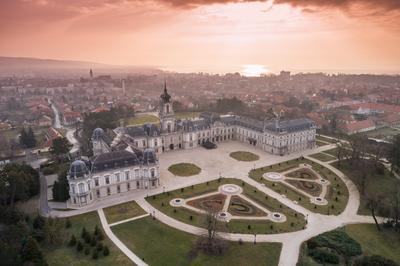 Aerial phooto of Festetics Castle in Keszthely, Hungary.A kastély és környéke madártávlatból. A Festetics-kastély Keszthely kiemelkedő jelentőségű műemléke. Építése még a 18. század közepén kezdődött el, ám csak az 1880-as években, nagyszabású átépítés és bővítés után nyerte el végleges formáját.-stock-photo