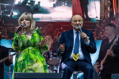 PECS, HUNGARY - JUNE 07: Korda Gyorgy and Balazs Klari sing at the Korda 85 concert . It was a public free concert in Szechenyi square in June 07, 2024 in Pecs, Hungary-stock-photo