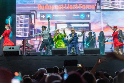 PECS, HUNGARY - JUNE 07: Korda Gyorgy and Balazs Klari sing at the Korda 85 concert . It was a public free concert in Szechenyi square in June 07, 2024 in Pecs, Hungary-stock-photo