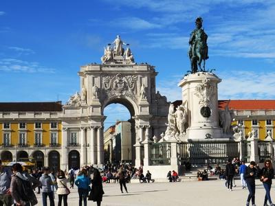 A lisszaboni Comercio tér - Praça do Comercio-stock-photo