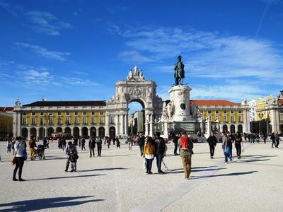 A lisszaboni Comercio tér - Praça do Comercio-stock-photo