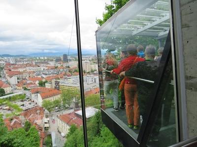 Ljublajana- Siklón utazó turisták-stock-photo