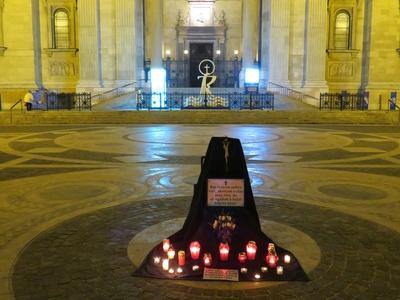 Symbolic tomb of Victims of Froist Death - Budapest-stock-photo