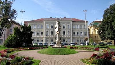 Zsótér House and Klebvelsberg Kunó statue - Szeged - Hungary-stock-photo