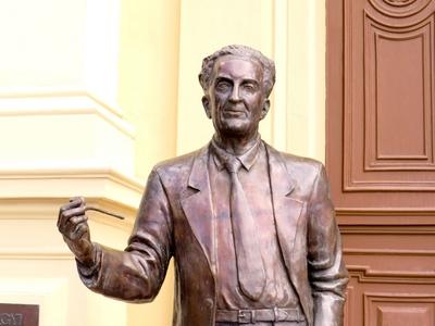 Szent-Györgyi Albert statue - Szeged - Nobel Prize - Scientist-stock-photo