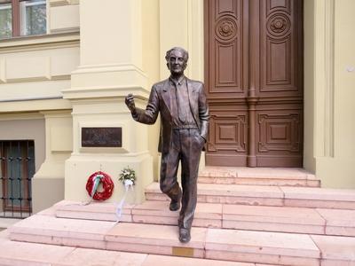 Statue of Szent-Györgyi Albert - Nobel Prize winner scientist - Szeged-stock-photo