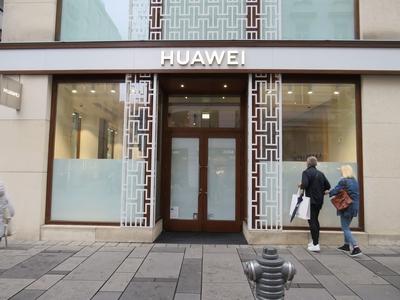 Vienna - Huawei store on Kärntner Straße - Austria-stock-photo