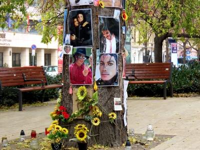 Michael Jackson memorial tree in downtown Budapest-stock-photo