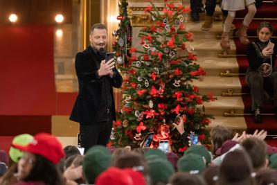 Children”s Christmas in Hungarian Parliament-stock-photo