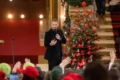 Children”s Christmas in Hungarian Parliament-stock-photo