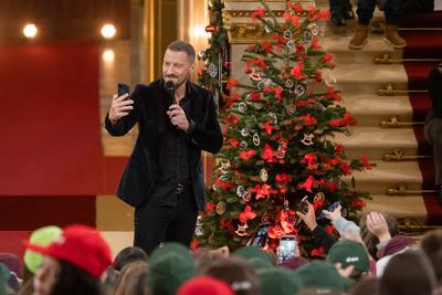 Children”s Christmas in Hungarian Parliament-stock-photo