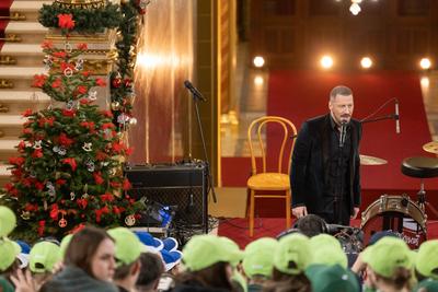 Children”s Christmas in Hungarian Parliament-stock-photo