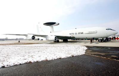 AWACS repülőgép teszteli az új légiirányító rendszert Kecskeméten-stock-photo