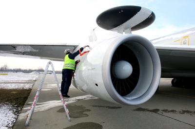 AWACS repülőgép teszteli az új légiirányító rendszert Kecskeméten-stock-photo