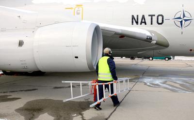 AWACS repülőgép teszteli az új légiirányító rendszert Kecskeméten-stock-photo