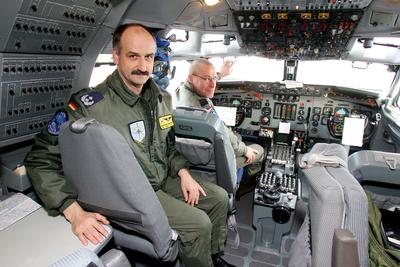 AWACS repülőgép teszteli az új légiirányító rendszert Kecskeméten-stock-photo