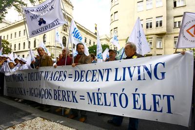 Méltányos Munka Napja - demonstráció az Alkotmány utcában-stock-photo