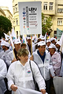 Méltányos Munka Napja - demonstráció az Alkotmány utcában-stock-photo