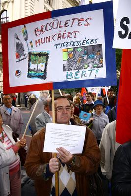 Méltányos Munka Napja - demonstráció az Alkotmány utcában-stock-photo