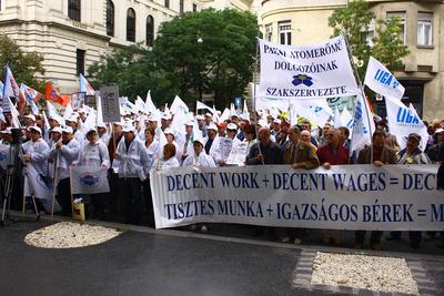 Méltányos Munka Napja - demonstráció az Alkotmány utcában-stock-photo