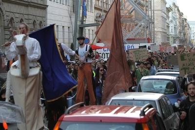 "Megvédjük a Tűzrakteret" - demonstráció-stock-photo