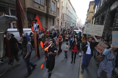 "Megvédjük a Tűzrakteret" - demonstráció-stock-photo