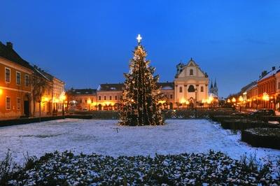 Vác, a főtér karácsonyi kivilágításban-stock-photo