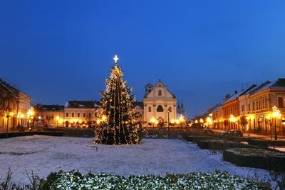 Vác, a főtér karácsonyi kivilágításban-stock-photo